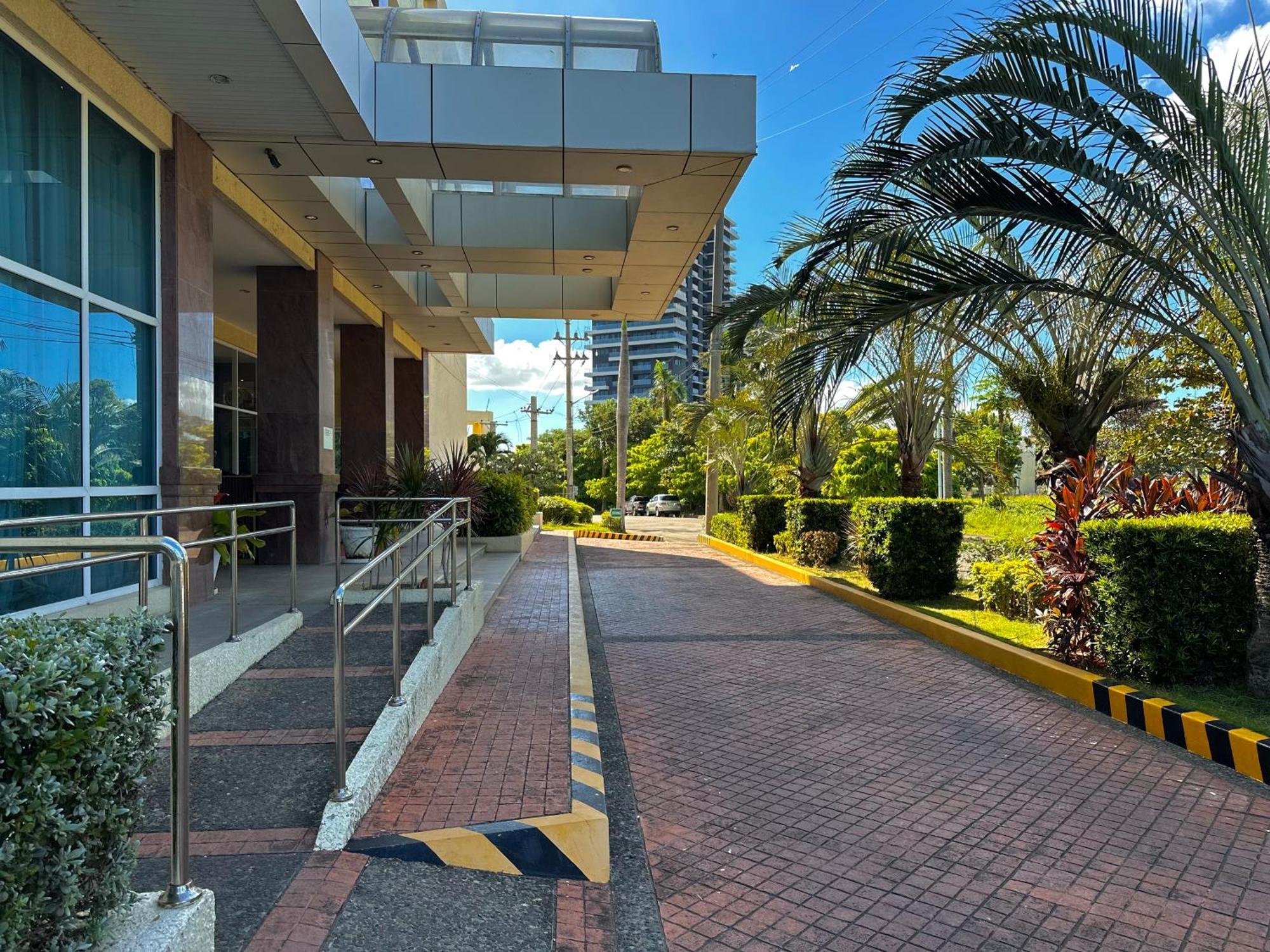 La Mirada Deluxe Suites With Oceanview Île de Mactan Extérieur photo